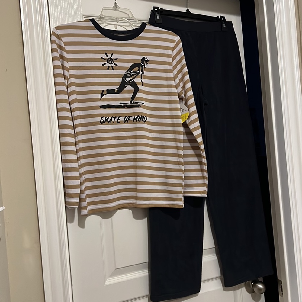 NWT There Abouts 2 PC LS Pajama Set